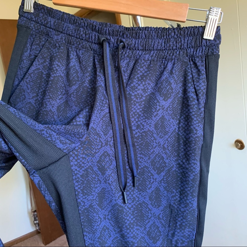 Athleta Brooklyn Jogger Blue Python Snake Size 2 … - image 3